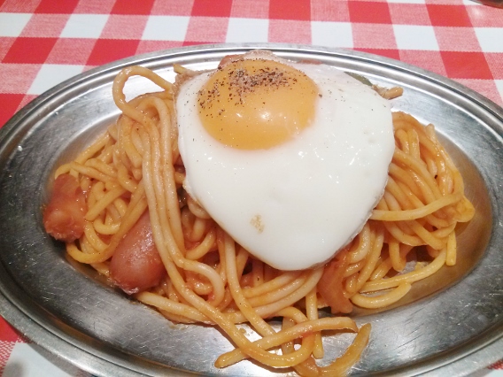 目玉焼きナポリタン